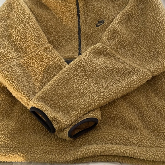 Nike Sherpa 1/2 Zip Pullover. Warm, lined, like new, Men Small but runs medium. - Picture 6 of 9